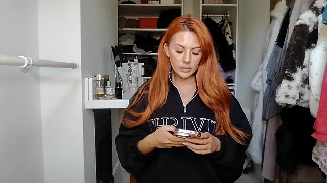 Snapshot of Emberreignedit chatting on 02.25.26 Emberreignedit online show from 02.25.26