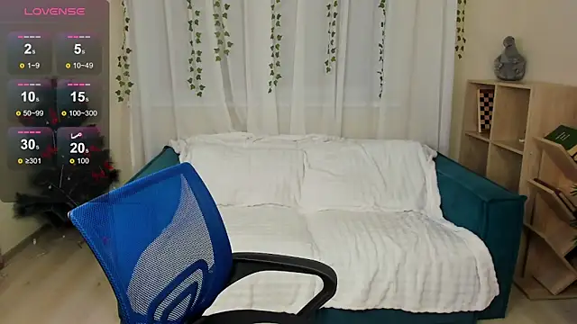 Snapshot of MonikaPinch_ chatting on 01.06.26 MonikaPinch online show from 01.06.26