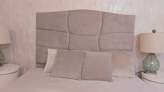 Naomii BDSM online show from 12.22.25