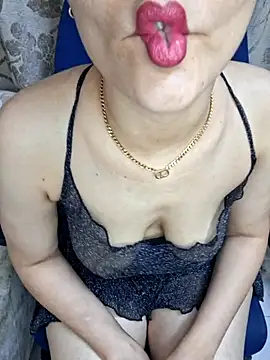 Snapshot of deva-sexy chatting on 12.18.25 deva-sexy online show from 12.18.25