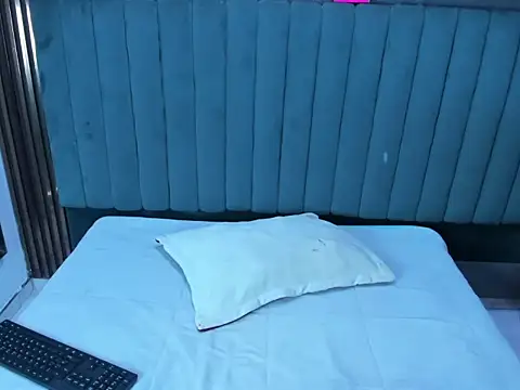 ScarlethJonz online show from 02.10.26