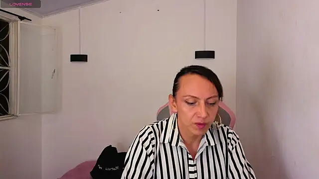 Snapshot of Ivonne_ferrer__ chatting on 12.02.25 Ivonne ferrer online show from 12.02.25