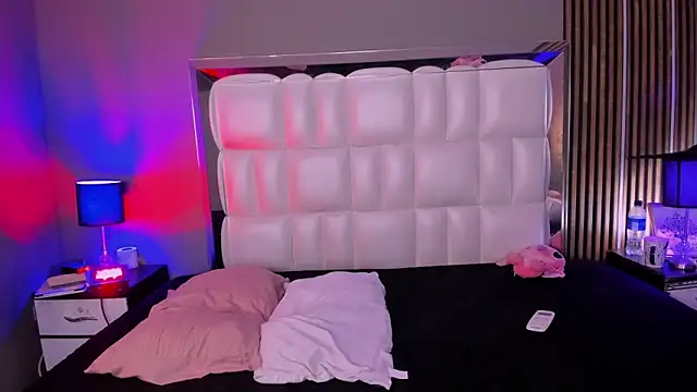 Snapshot of xCharlotte_20 chatting on 12.20.25 xCharlotte 20 online show from 12.20.25