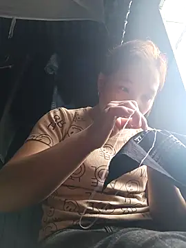 Snapshot of Evelyn-n chatting on 12.02.25 Evelyn-n online show from 12.02.25