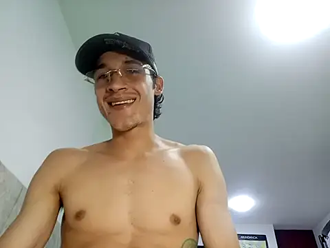 Snapshot of am_cvo1824 chatting on 04.04.26 am cvo1824 online show from 04.04.26