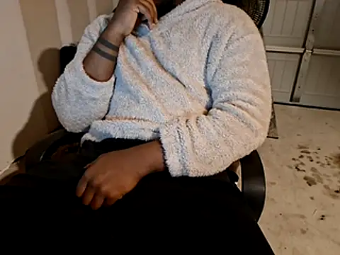 Snapshot of Satxbigblack7 chatting on 11.30.25 Satxbigblack7 online show from 11.30.25