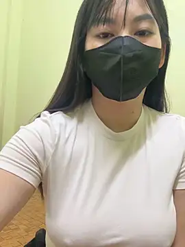 Snapshot of MintShow18 chatting on 12.23.25 MintShow18 online show from 12.23.25