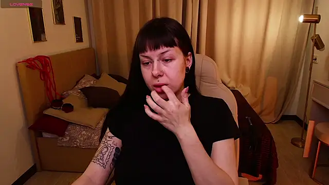 Snapshot of Eliza_Bennet chatting on 02.16.26 Eliza Bennet online show from 02.16.26