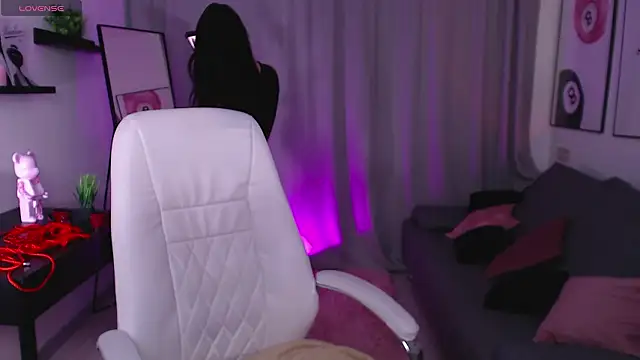 Snapshot of Eliza_Bennet chatting on 02.26.26 Eliza Bennet online show from 02.26.26