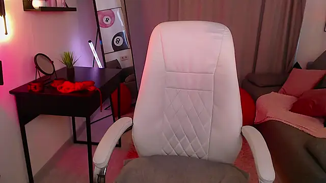 Snapshot of Eliza_Bennet chatting on 03.19.26 Eliza Bennet online show from 03.19.26