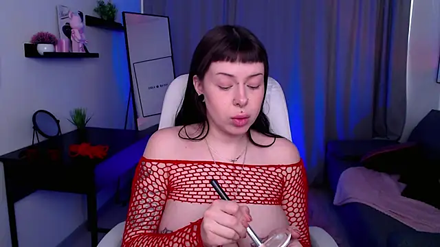 Snapshot of Eliza_Bennet chatting on 03.22.26 Eliza Bennet online show from 03.22.26