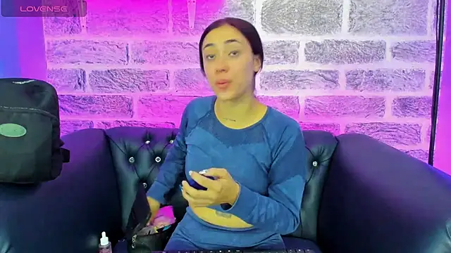 Snapshot of Ariana_collinss chatting on 05.14.26 Ariana collinss online show from 05.14.26
