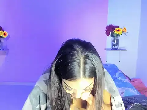 Snapshot of 18teenssexy chatting on 12.17.25 18teenssexy online show from 12.17.25