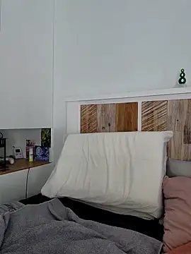 Snapshot of Maeveleigh_xo chatting on 12.22.25 Maeveleigh xo online show from 12.22.25