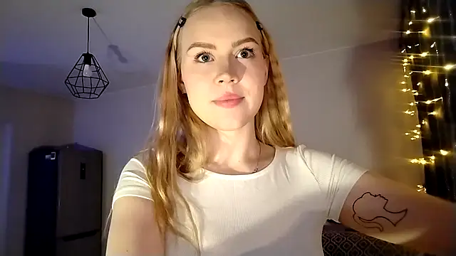 Snapshot of LunaPeony chatting on 03.05.26 LunaPeony online show from 03.05.26