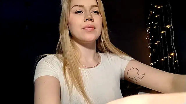 Snapshot of LunaPeony chatting on 03.11.26 LunaPeony online show from 03.11.26