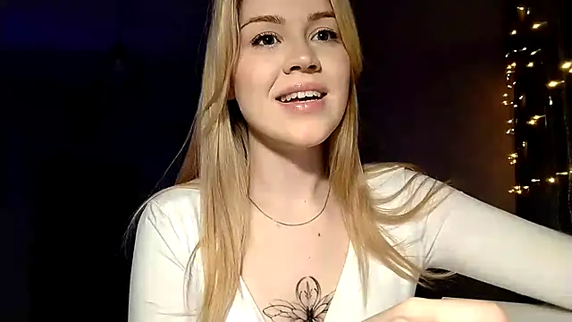 Snapshot of LunaPeony chatting on 03.12.26 LunaPeony online show from 03.12.26