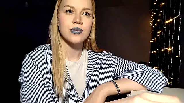 Snapshot of LunaPeony chatting on 03.14.26 LunaPeony online show from 03.14.26