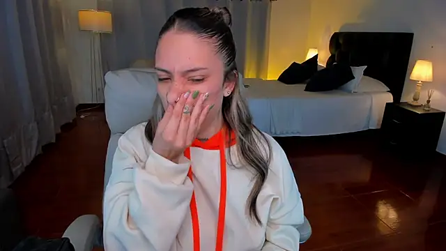 Zara Wolf  online show from 02.22.26