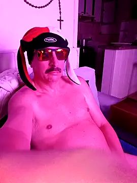 Snapshot of FocussedFreckle chatting on 03.21.26 FocussedFreckle online show from 03.21.26