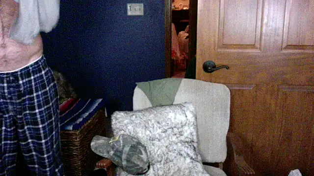 Snapshot of SpunRedneck chatting on 12.22.25 SpunRedneck online show from 12.22.25