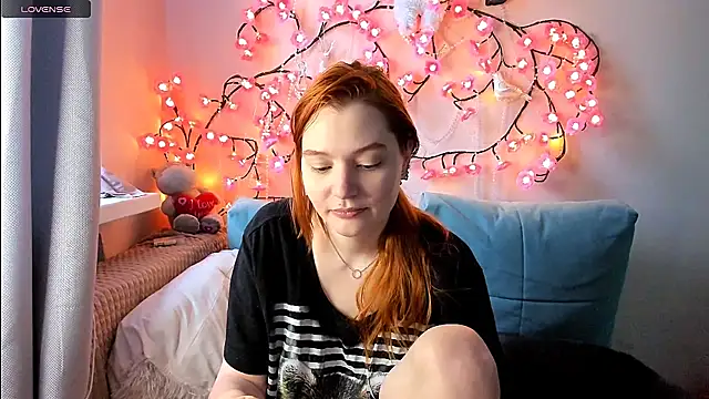 Snapshot of Ungoliant_Kiss chatting on 06.25.26 Ungoliant Kiss online show from 06.25.26