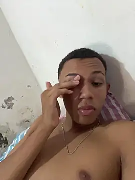 Snapshot of Colombians- chatting on 12.04.25 Colombians- online show from 12.04.25