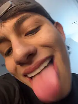 Lander Cruz online show from 12.22.25