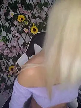 Snapshot of KasumiSophia chatting on 04.09.26 KasumiSophia online show from 04.09.26