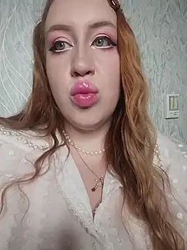 Snapshot of ElonaFox chatting on 12.05.25 ElonaFox online show from 12.05.25