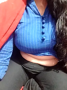 Snapshot of hottyrose69 chatting on 02.03.26 hottyrose69 online show from 02.03.26