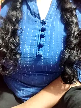 Snapshot of hottyrose69 chatting on 02.09.26 hottyrose69 online show from 02.09.26