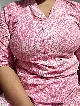 Snapshot of hottyrose69 chatting on 02.12.26 hottyrose69 online show from 02.12.26