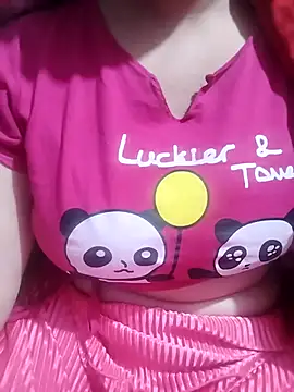 Snapshot of hottyrose69 chatting on 02.19.26 hottyrose69 online show from 02.19.26