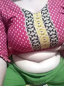 Snapshot of hottyrose69 chatting on 02.22.26 hottyrose69 online show from 02.22.26