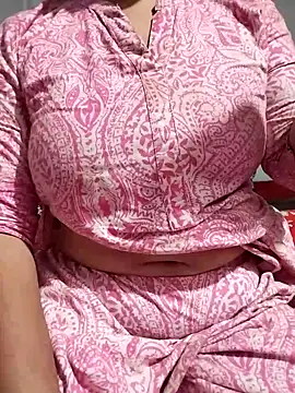 Snapshot of hottyrose69 chatting on 02.28.26 hottyrose69 online show from 02.28.26