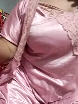 Snapshot of hottyrose69 chatting on 03.17.26 hottyrose69 online show from 03.17.26