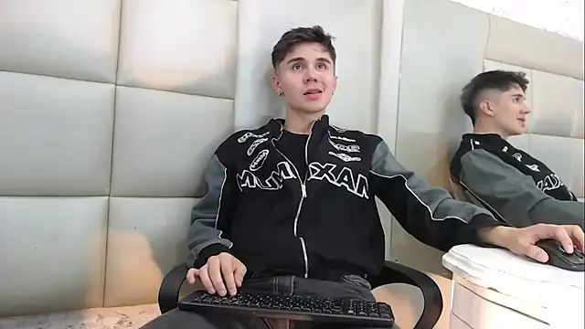 Snapshot of JuanGomm chatting on 01.13.26 JuanGomm online show from 01.13.26