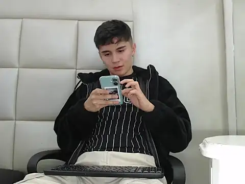 Snapshot of JuanGomm chatting on 01.15.26 JuanGomm online show from 01.15.26