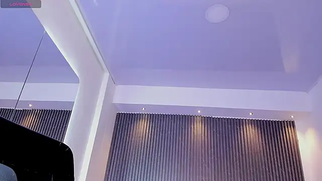 TiffanyHoustton online show from 04.25.26
