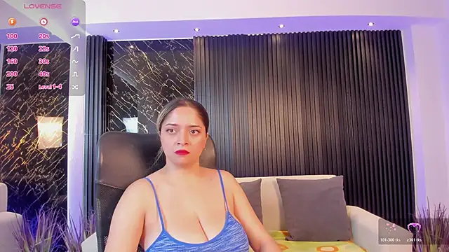 Snapshot of TiffanyHoustton chatting on 05.19.26 TiffanyHoustton online show from 05.19.26