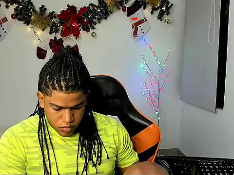 Snapshot of alex_balck chatting on 12.18.25 alex balck online show from 12.18.25