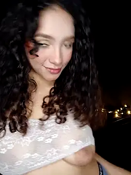 Snapshot of curlie_dream chatting on 12.20.25 curlie dream online show from 12.20.25