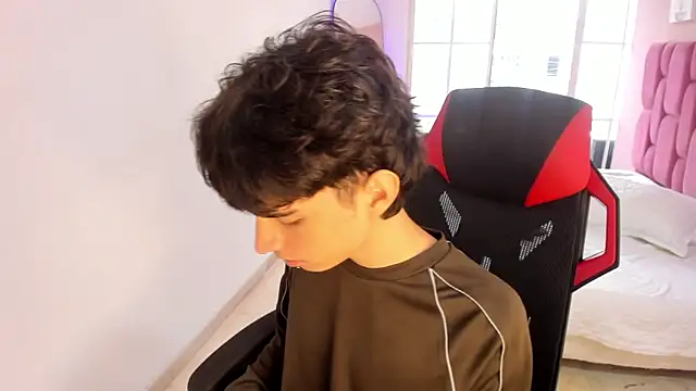 Snapshot of CONNOR_STONNE_ chatting on 02.11.26 CONNOR STONNE online show from 02.11.26