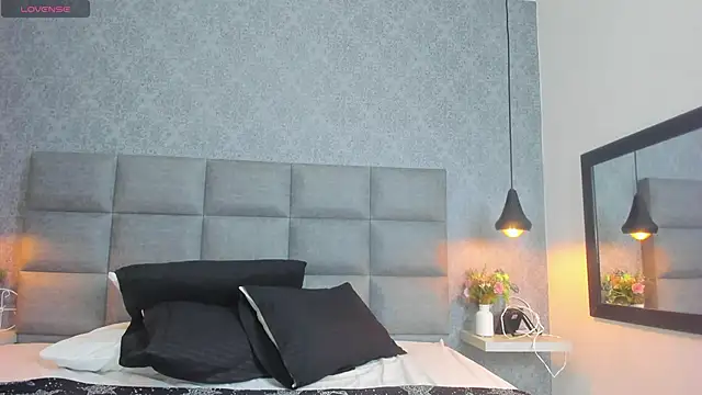 Snapshot of emilyy_r chatting on 01.13.26 emilyy r online show from 01.13.26