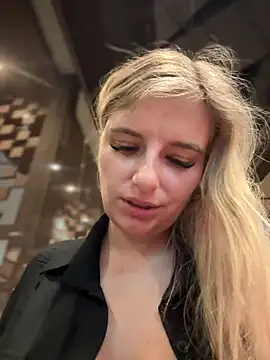 Snapshot of Betsy chatting on 01.02.25 Betsy online show from 01.02.25