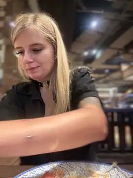 Snapshot of Betsy chatting on 01.04.25 Betsy online show from 01.04.25