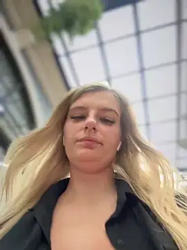 Snapshot of Betsy chatting on 01.18.25 Betsy online show from 01.18.25