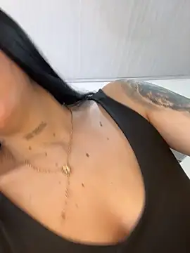 Snapshot of dani_loaiza chatting on 02.13.26 dani loaiza online show from 02.13.26