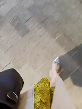 Snapshot of Baby-Linh chatting on 12.22.25 Baby-Linh online show from 12.22.25